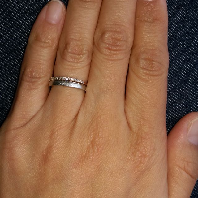 【4℃ BRIDAL(ヨンドシーブライダル)の口コミ】 シンプルなデザインを探して色々なブランドのリングを見に行きました。4℃…