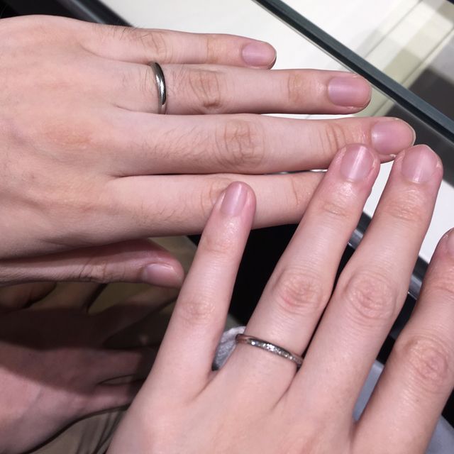 【銀座ダイヤモンドシライシの口コミ】 全体的に細めで華奢な印象をもちました。老舗ブランドなので、ダイヤの質…