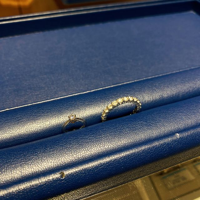 【銀座ダイヤモンドシライシの口コミ】 結婚指輪で大きめのダイヤモンドが5つほどついているのを探しました。なか…