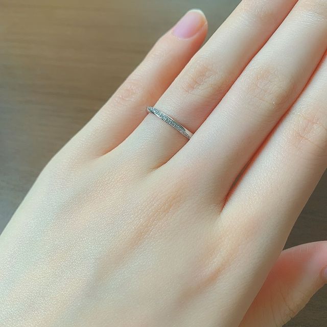 【銀座ダイヤモンドシライシの口コミ】 パンフレットを見ていたときに一目惚れしました。斜めになっているデザイ…