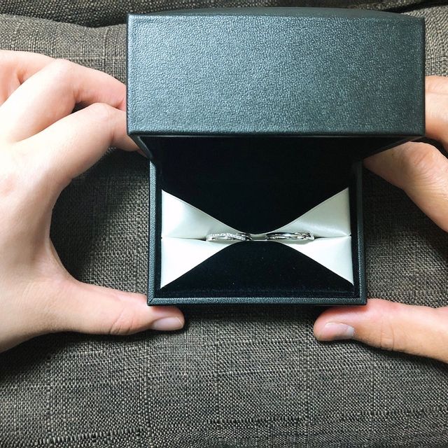 【エクセルコダイヤモンド(EXELCO DIAMOND)の口コミ】 当初はデザインについてシンプルなものを基準に指輪を探していましたが、…