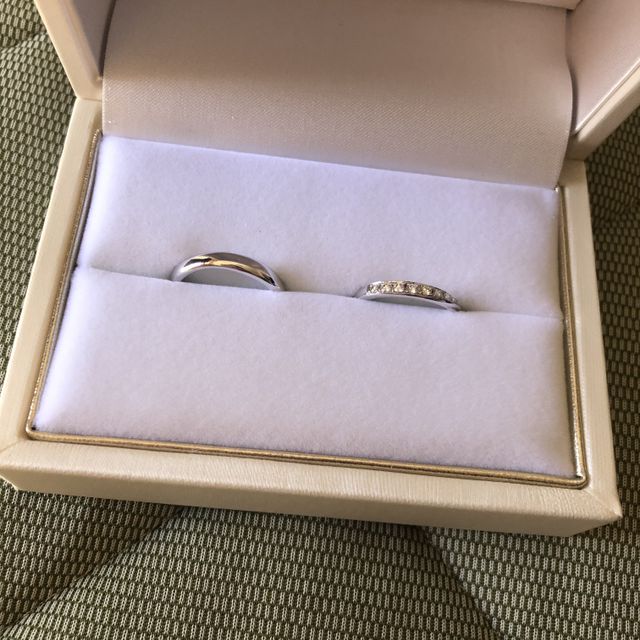 【宝寿堂(ほうじゅどう)の口コミ】 プラスチナ900の材質で、ダイヤモンドも入っています。結婚の準備で購入し…