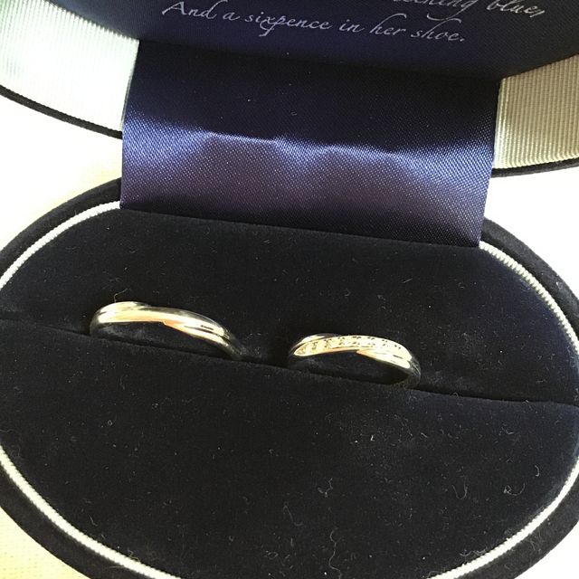 【Something Blue(サムシングブルー)の口コミ】 指輪、軽いのでつけ心地がとても良いです。プラチナはやはり輝きが美しい…