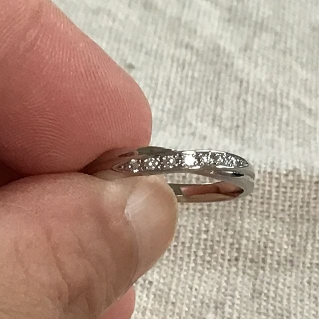 【Something Blue(サムシングブルー)の口コミ】 指輪、軽いのでつけ心地がとても良いです。プラチナはやはり輝きが美しい…
