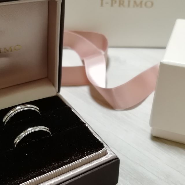 【アイプリモ(I-PRIMO)の口コミ】 シンプルなストレート形状の周りに細かな装飾が施されていて、派手さはな…
