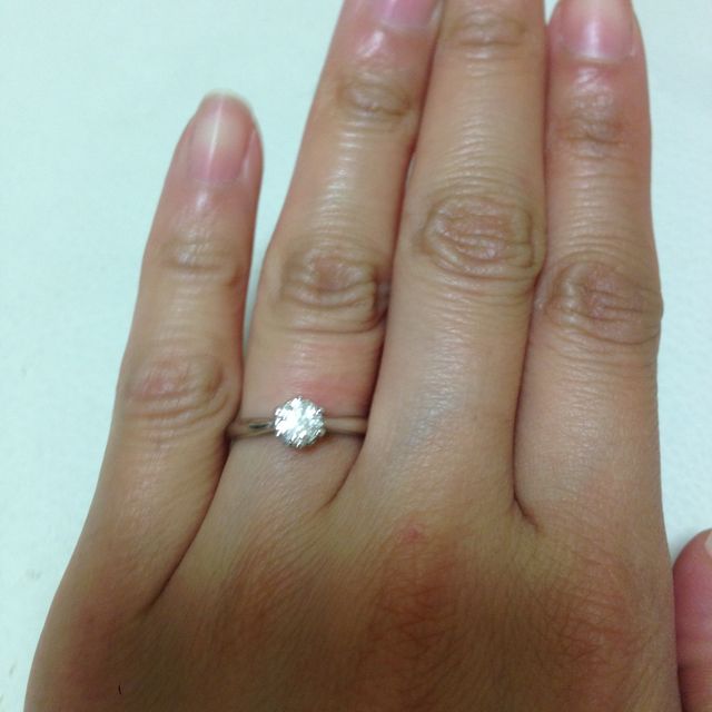 【アンジェリックフォセッテ(Angelique Fossette)の口コミ】 婚約指輪は好きなものを選んでいいよ、と言われて雑誌を見たり、実店舗に…