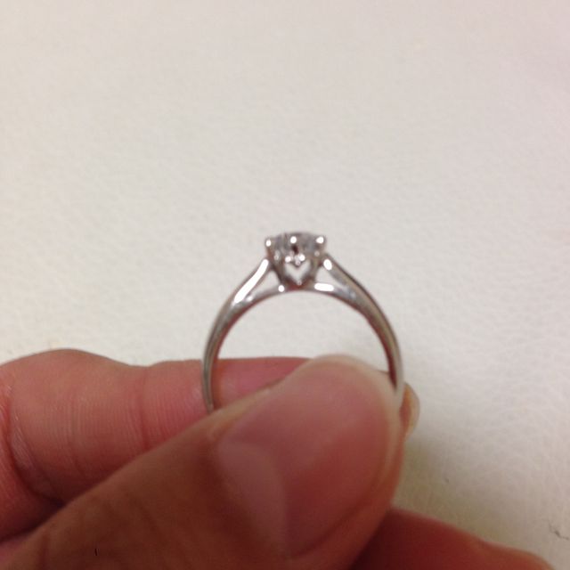 【アンジェリックフォセッテ(Angelique Fossette)の口コミ】 婚約指輪は好きなものを選んでいいよ、と言われて雑誌を見たり、実店舗に…