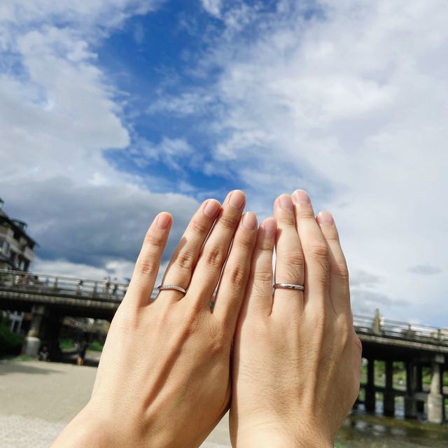 【銀座ダイヤモンドシライシの口コミ】 ウェーブの指輪を探していたところ、担当の方が様々な種類のウェーブの指…