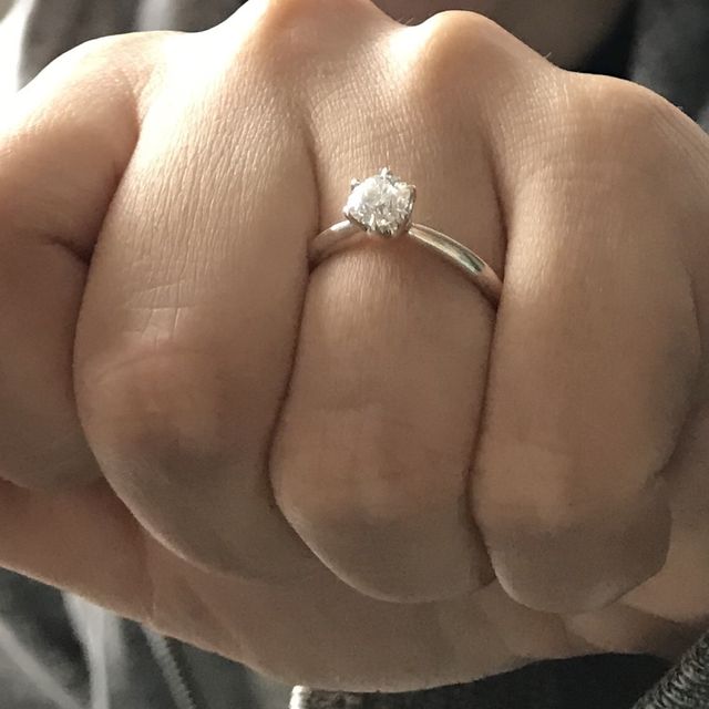 【銀座ダイヤモンドシライシの口コミ】 ダイヤモンドシライシ銀座店にて婚約指輪を購入しました。4Cの違いという…