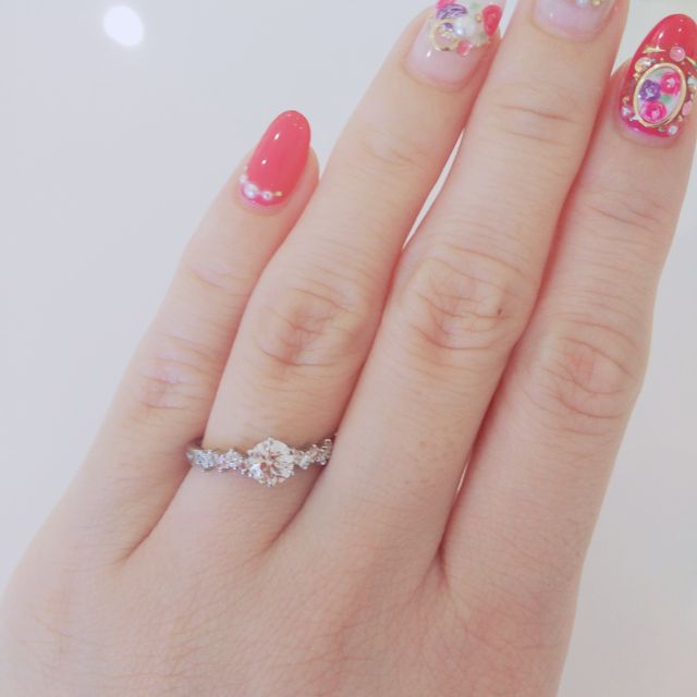 【LAPAGE(ラパージュ)の口コミ】 HPを見て可憐なデザインが多く、実物を見たくて店舗に伺いました。
人と被…