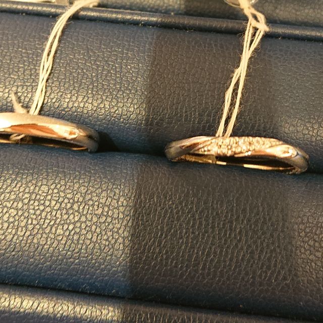 【銀座ダイヤモンドシライシの口コミ】 アフターサービスがしっかりしており安心できました。指輪のデザインがウ…