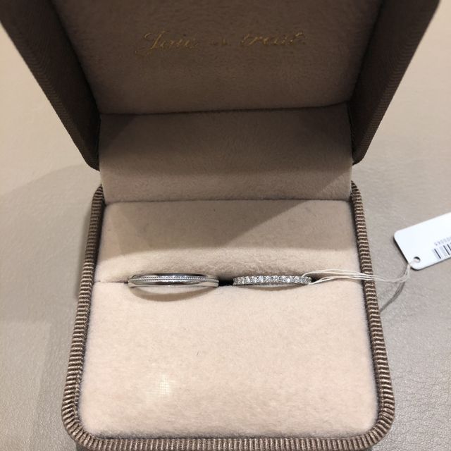 【Joie de treat.(ジョア・ドゥ・トリート)の口コミ】 フルエタニティリングです。
装着した手を見るたびにウキウキしそうな輝き…