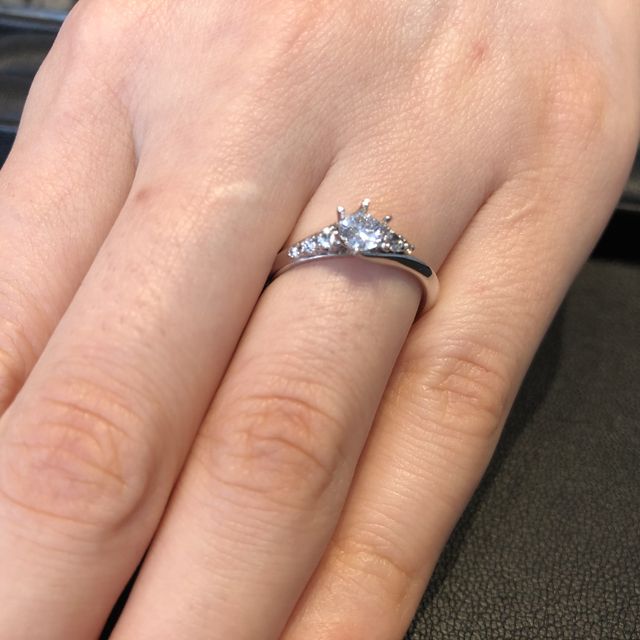 【銀座ダイヤモンドシライシの口コミ】 インターネットで見たときに素敵で店舗に見に行きました。
実際に着用して…