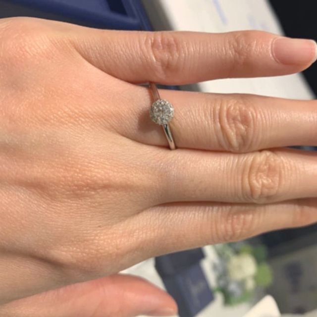 【銀座ダイヤモンドシライシの口コミ】 婚約指輪はダイヤモンドの存在感で決めようと考えており、色々なブランド…