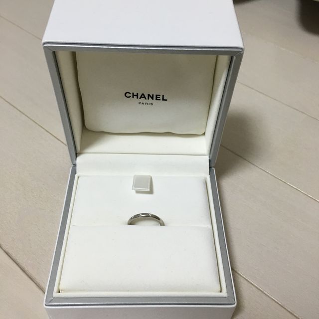 【シャネル(CHANEL)の口コミ】 はじめは彼と同じ指輪にするつもりで石なしのものを希望していました。し…