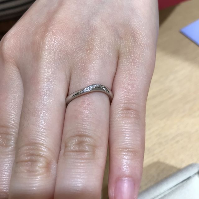 【TRECENTI(トレセンテ)の口コミ】 ダイヤを固定する爪にこだわった商品で、ダイヤが外れる心配が少なく、触…