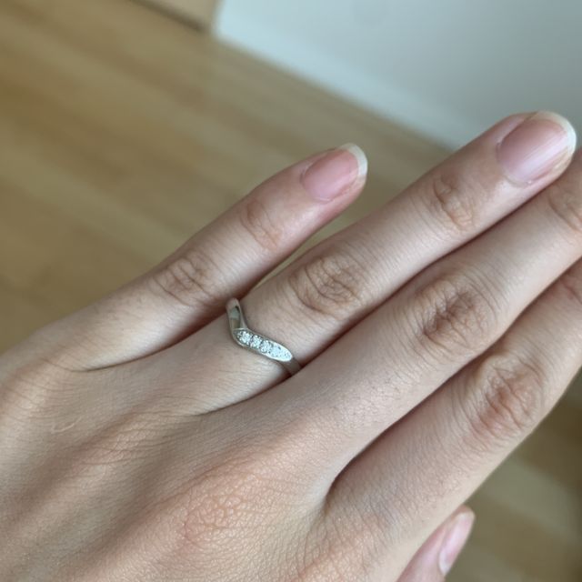 【MIKIMOTO(ミキモト)の口コミ】 少し丸みを帯びたファルムが目を引いたことと、日頃付けていても華美すぎ…