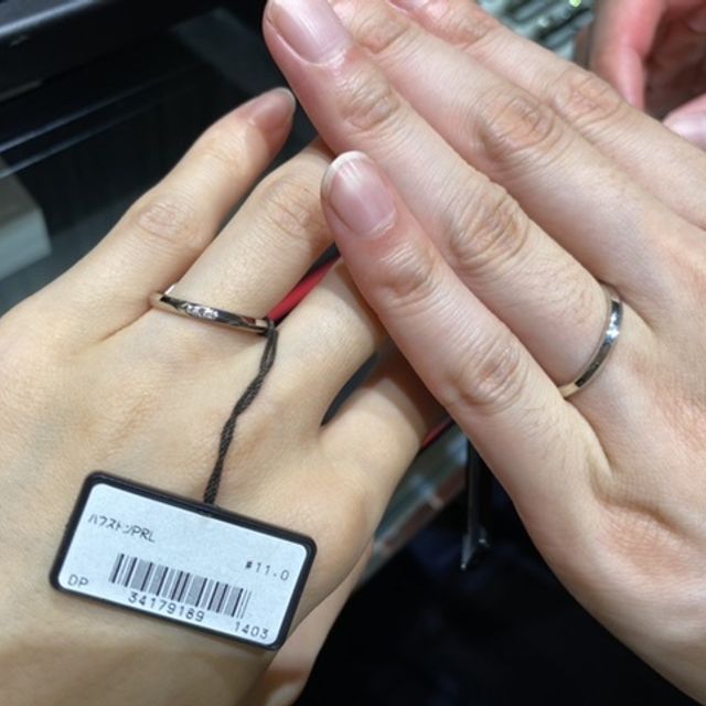 【ラザール ダイヤモンド(LAZARE DIAMOND)の口コミ】 ストレートタイプでシンプルなものを試着してみました。センターが高くな…