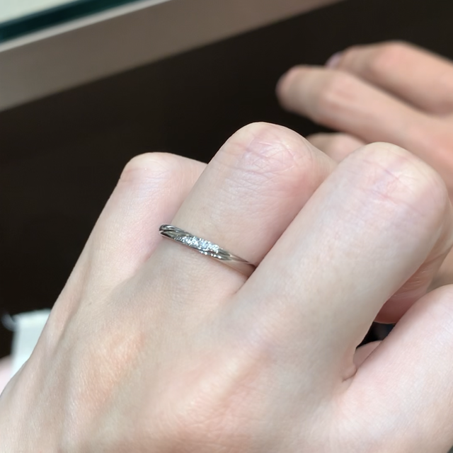 【アイプリモ(I-PRIMO)の口コミ】 ストレートでダイヤがついたタイプか、ストレートでウェーブ状にダイヤが…