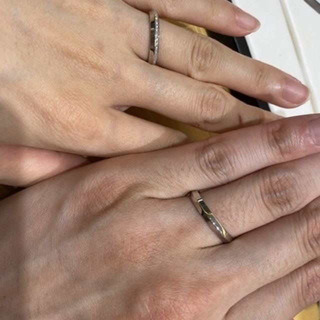 【WAKO BRIDALの口コミ】 真ん中のラインが高くなっているデザインであり、付けた時に指が細く見え…