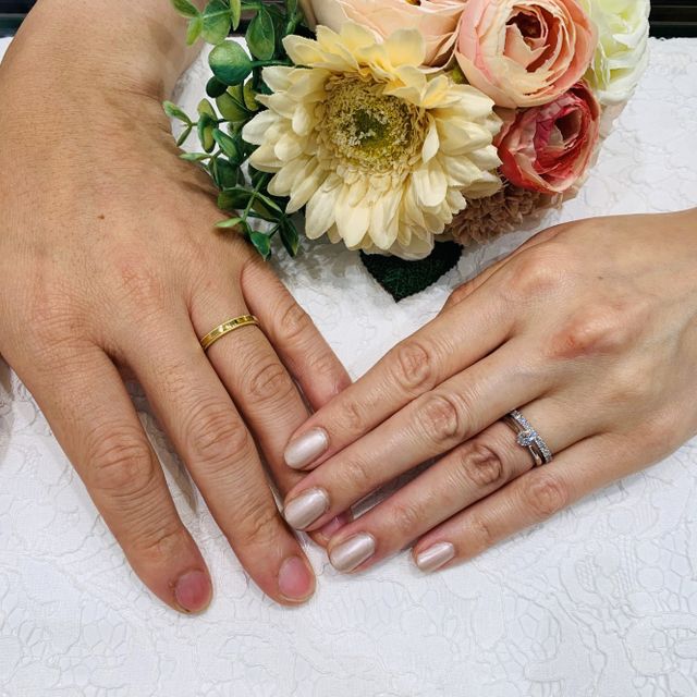 【ラザール ダイヤモンド(LAZARE DIAMOND)の口コミ】 結婚指輪はエタニティにしようと決めていたので、婚約指輪は重ね付けする…