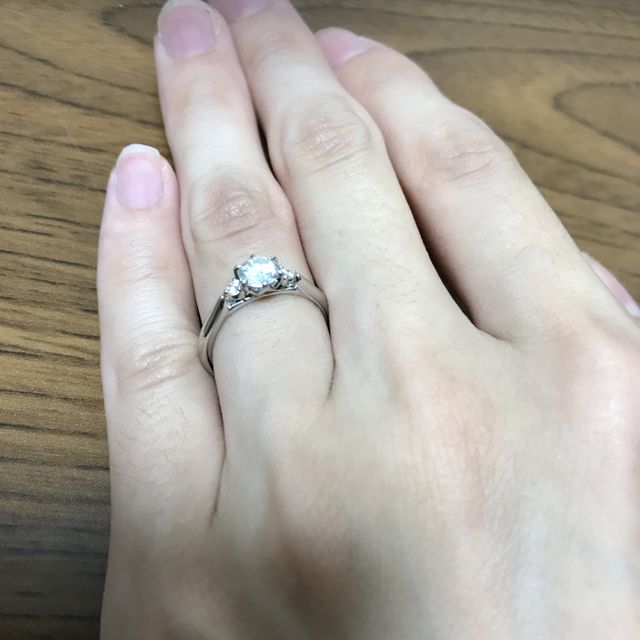 【銀座ダイヤモンドシライシの口コミ】 指輪の知識がない中で丁寧な接客で種類やグレードの説明を一からしていた…