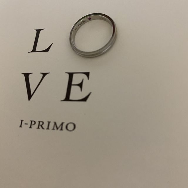 【アイプリモ(I-PRIMO)の口コミ】 わたしは指が短いので、なるべく細身の指輪にしようと考えていました。指…