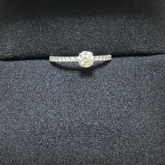 【カルティエ(Cartier)の口コミ】 2mmと幅がせまく、指が短い人でも違和感なくつけることができます。そして…