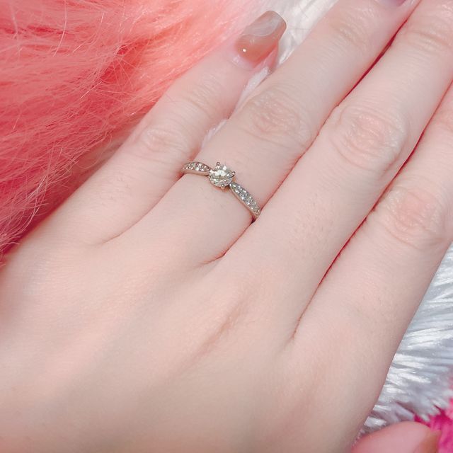 【ティファニー(Tiffany & Co.)の口コミ】 婚約指輪はティファニーに憧れがあったので、彼に前から伝えており、プロ…