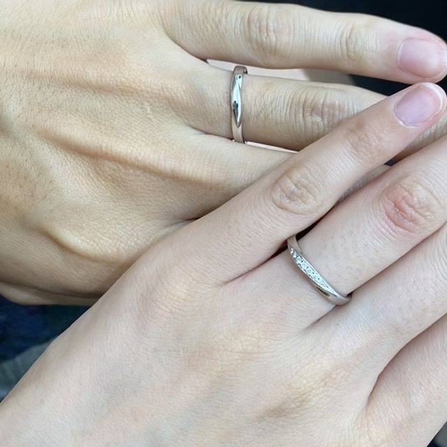 【4℃ BRIDAL(ヨンドシーブライダル)の口コミ】 着け心地が大変良いところに驚きました。デザインもわたしが厚みがでない…