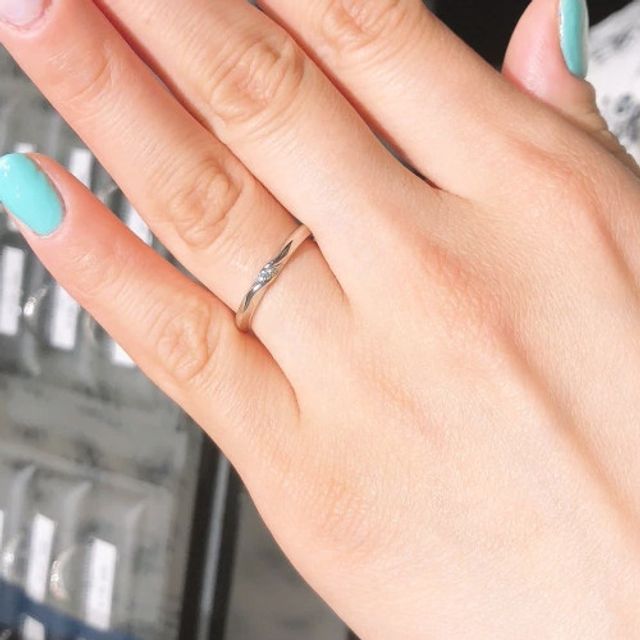 【エクセルコダイヤモンド(EXELCO DIAMOND)の口コミ】 ダイヤモンドの質とシンプルで使いやすいデザインが決め手になりました。…