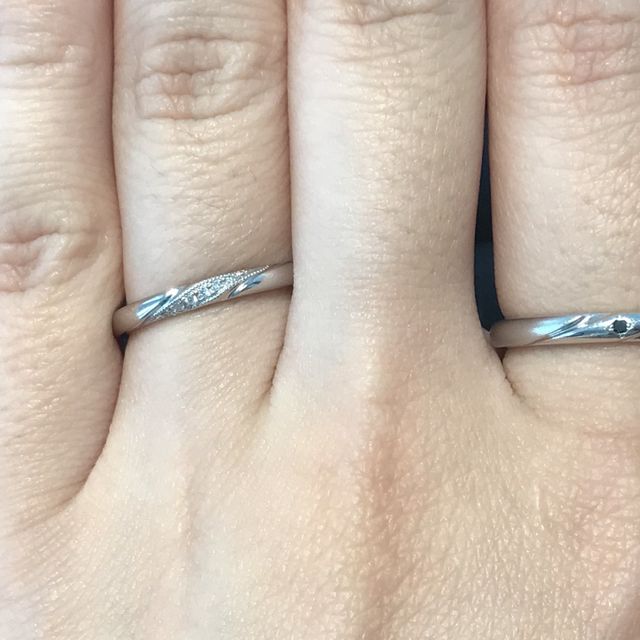 【エクセルコダイヤモンド(EXELCO DIAMOND)の口コミ】 ミル打ちがしてあるデザインのため、付いているダイヤは小さくてもキラキ…