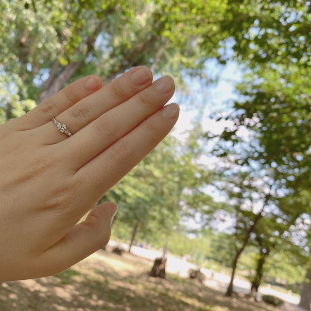 【銀座ダイヤモンドシライシの口コミ】 輝きとデザインに一目惚れしました！ダイヤモンドの形と大きさも、つけた…