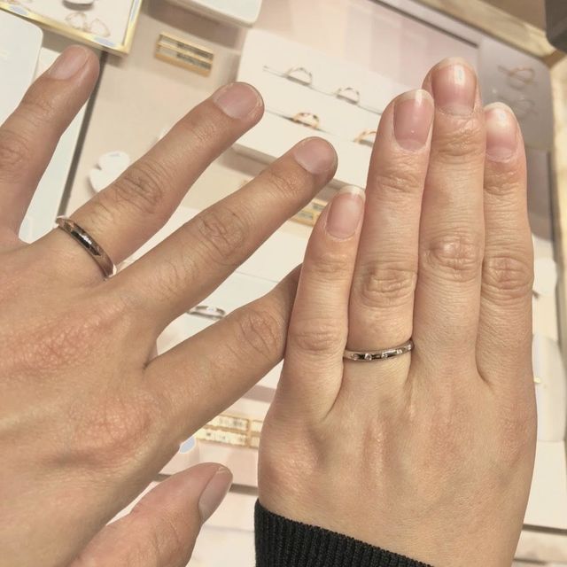 【ブルガリ(BVLGARI)の口コミ】 ブルガリは平打ちの指輪や存在感のある指輪が多い印象ですが、この指輪は…