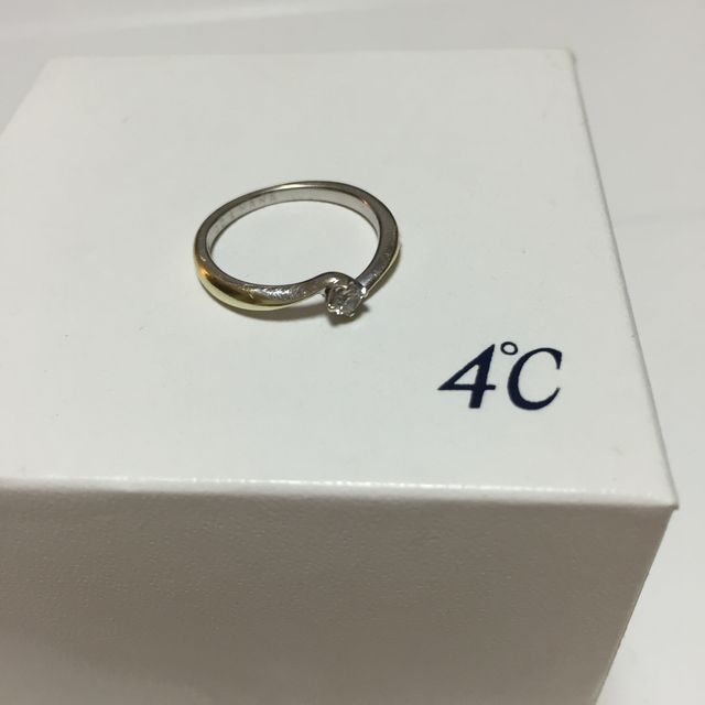 【4℃ BRIDAL(ヨンドシーブライダル)の口コミ】 シンプルなデザインで、いくつになっても違和感なく着けられると思いまし…