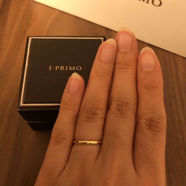 【アイプリモ(I-PRIMO)の口コミ】 婚約指輪との重ね付けをしたくて、細身タイプを探してたが大体2mm以上が多…