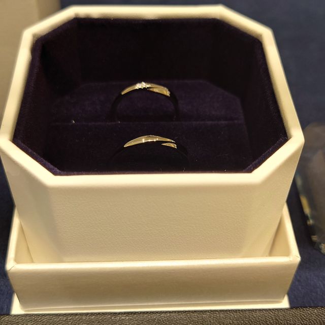 【4℃ BRIDAL(ヨンドシーブライダル)の口コミ】 初めて結婚指輪を見に行きましたが、デザインと店員さんの人の良さで買う…