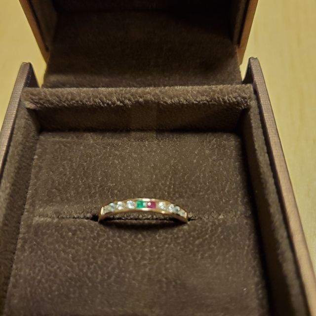 【VANillA(ヴァニラ)の口コミ】 スイート10仕様で、家族の誕生石を入れられ、自分の10年を象徴したような…