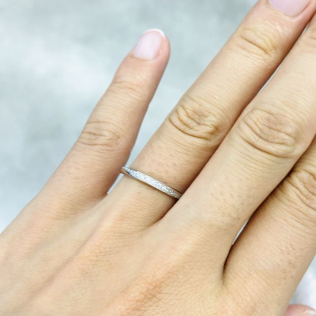 【銀座ダイヤモンドシライシの口コミ】 仕事中はつけられないので、派手すぎず、かといって地味すぎないデザイン…