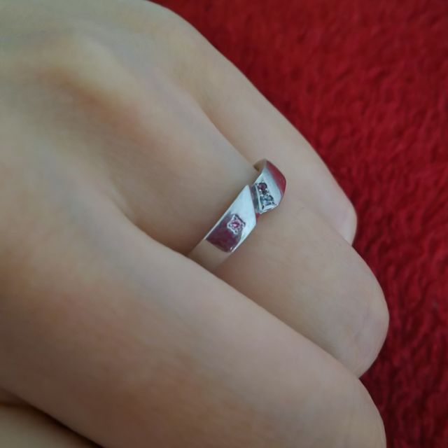 【COLANY(コラニー)の口コミ】 指輪のデザイン自体も気に入ったのですが元々決まった形ではなく、何かオ…