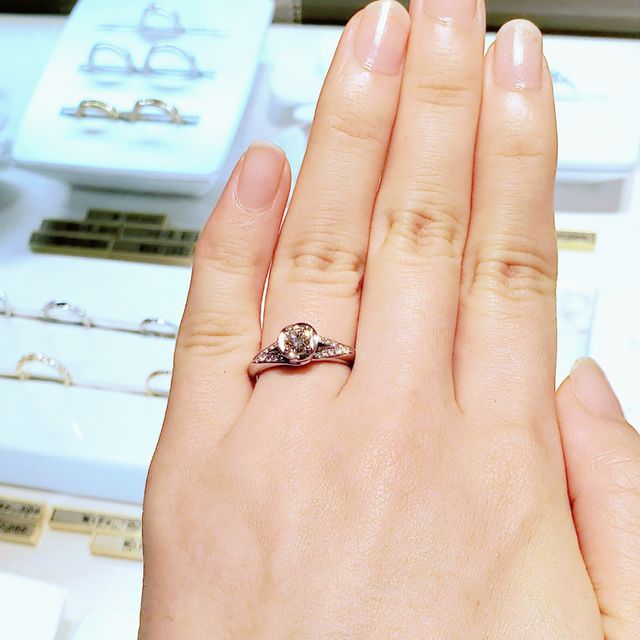 【ブルガリ(BVLGARI)の口コミ】 ダイヤの回りにプラチナの枠が光っているため、実際の石以上に大きく見え…