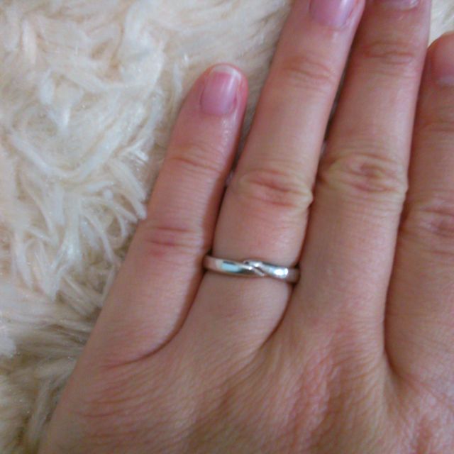 【TASAKI(タサキ)の口コミ】 シンプルなもの(衣服に引っ掛かりにくく、将来子育てする時にも邪魔になら…