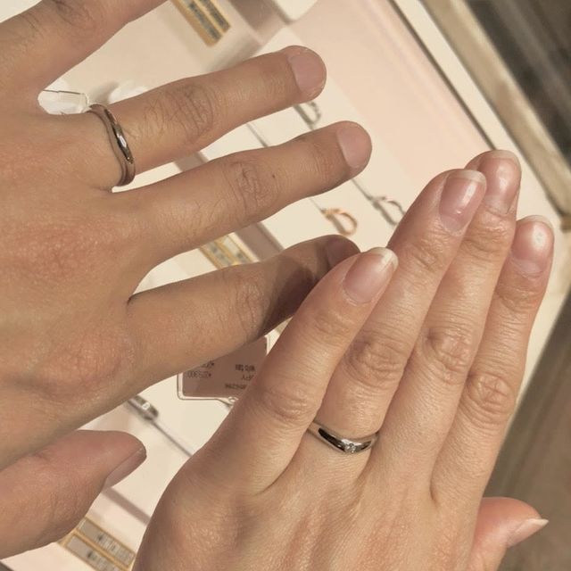 【ブルガリ(BVLGARI)の口コミ】 V字の指輪を探していた時にこの指輪に出会いました。カーブが滑らかで指が…