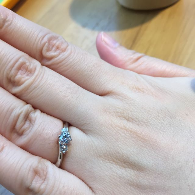 【エクセルコダイヤモンド(EXELCO DIAMOND)の口コミ】 初めて購入を検討し始めて、始めて訪問したお店で、第一印象でデザインは…