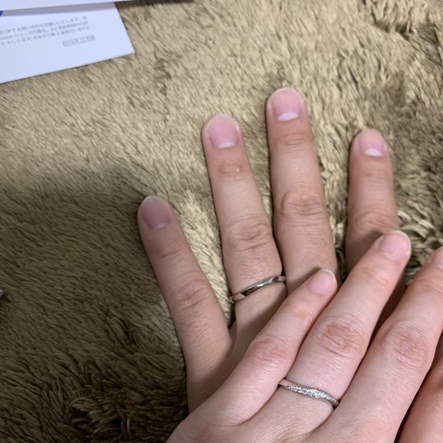 【アイプリモ(I-PRIMO)の口コミ】 ウェーブの形状でダイヤが多めのデザインで探していました。
このようなデ…