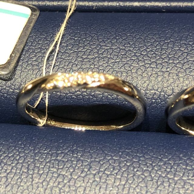 【銀座ダイヤモンドシライシの口コミ】 元々ネットで調べて気になっていたデザインでしたが、つけ心地も良くデザ…