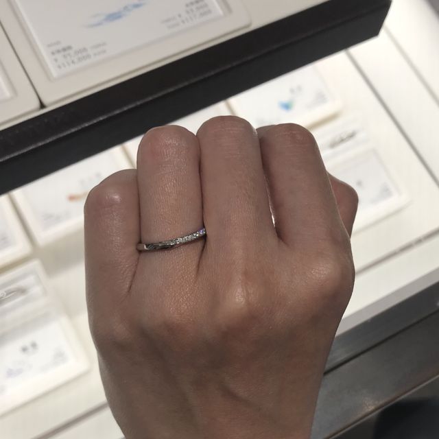 【俄(にわか)の口コミ】 朝葉はウェーブとしては王道のデザインで、控えめながらもダイヤモンドの…