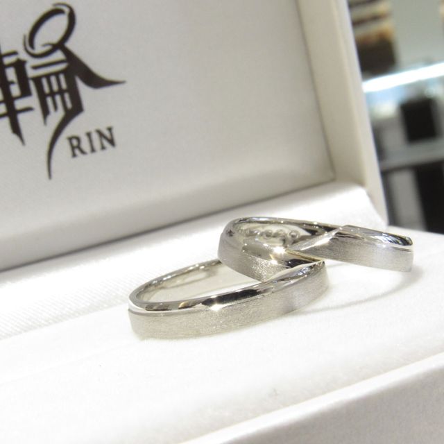 【輪-RIN-の口コミ】 シンプルでスタイリッシュなデザインに、鏡面加工がとてもきれいでした。
…