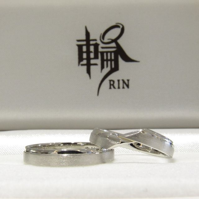 【輪-RIN-の口コミ】 あまりキラキラしていなくてシンプルなものを選びました。マットなデザイ…