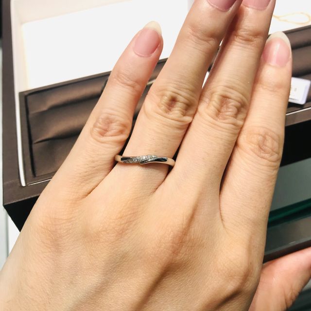 【アイプリモ(I-PRIMO)の口コミ】 ヘラクレスは13石のダイヤがぐるっと囲むようなデザインなので手前から見…